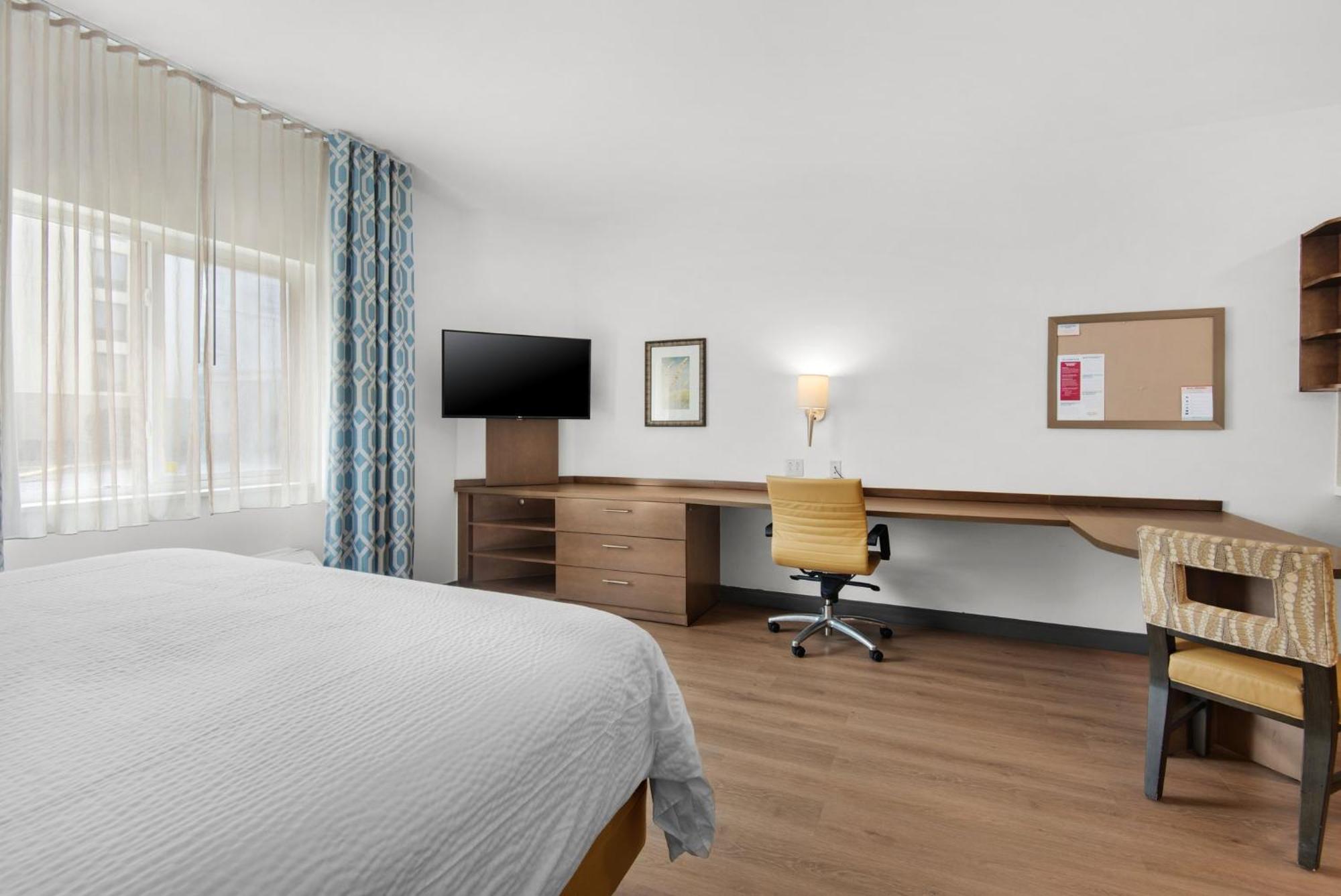 แคนเดิลวูด สวีท เพนซาโคลา - ยูนิเวอร์ซิตี้ แอเรีย Hotel ภายนอก รูปภาพ